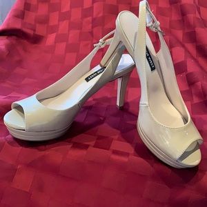 Sling back peep toe pump